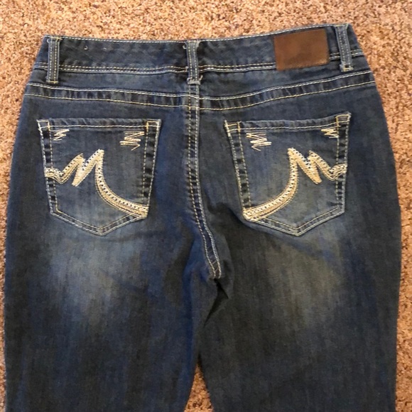 Curvy Jeans - Picture 1 of 3